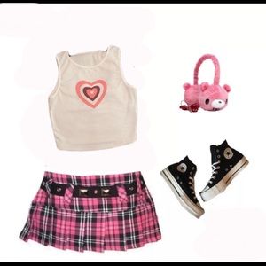 Cutesie heart shaped 70’s/2000’s crop top